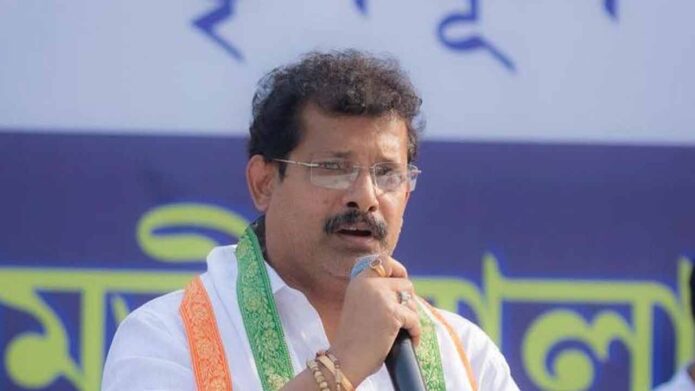 তোলাবাজির অভিযোগে ওড়িশায় পুলিশি অভিযান: গাড়ি ফেলে চম্পট কাউন্সিলর সুশান্ত ঘোষ, গ্রেফতার চালক তোলাবাজির অভিযোগে ওড়িশায় পুলিশি অভিযান: গাড়ি ফেলে চম্পট কাউন্সিলর সুশান্ত ঘোষ, গ্রেফতার চালক
