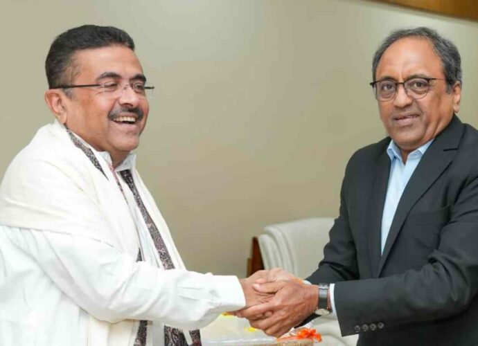 রাজ্যে শিল্পায়নে জোয়ার আনতে তৎপর শুভেন্দু সরকার, কলকাতায় এল অ্যান্ড টি প্রধানের সঙ্গে মেগা বৈঠক মুখ্যমন্ত্রীর রাজ্যে শিল্পায়নে জোয়ার আনতে তৎপর শুভেন্দু সরকার, কলকাতায় এল অ্যান্ড টি প্রধানের সঙ্গে মেগা বৈঠক মুখ্যমন্ত্রীর