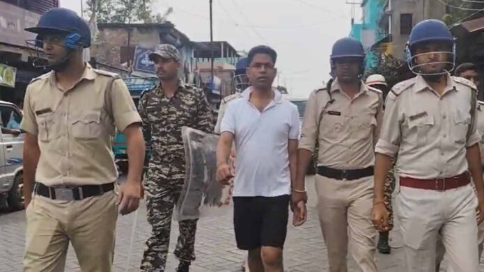 তোলাবাজি মামলা: নেপাল সীমান্ত থেকে ধৃত তৃণমূল নেতা জাহাঙ্গির খানকে হাফপ্যান্ট পরিয়ে ফলতায় ঘটনার পুনর্নির্মাণ