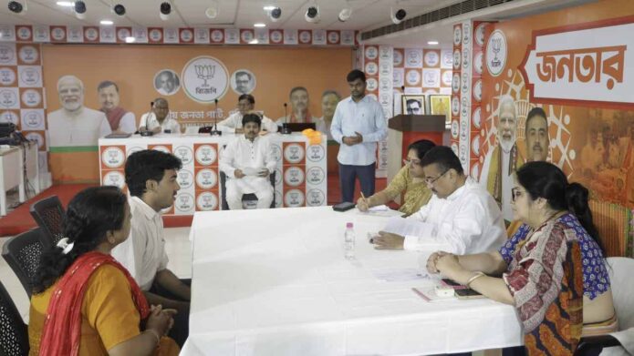 মুখ্যমন্ত্রীর ‘জনতার দরবার’-এ সন্তানহারা দুই মা; দ্রুত ন্যায়বিচার ও চিকিৎসার খরচ বহনের আশ্বাস শুভেন্দুর