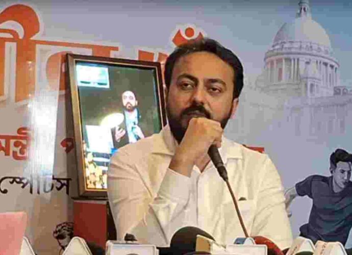 ক্রীড়াক্ষেত্রে দুর্নীতি ও ‘থ্রেট কালচার’ রুখতে কড়া পদক্ষেপের আশ্বাস ক্রীড়ামন্ত্রীর, দ্রুত বৈঠকে বসছেন অভিষেক ডালমিয়া ও ইন্দ্রনীল খাঁ ক্রীড়াক্ষেত্রে দুর্নীতি ও ‘থ্রেট কালচার’ রুখতে কড়া পদক্ষেপের আশ্বাস ক্রীড়ামন্ত্রীর, দ্রুত বৈঠকে বসছেন অভিষেক ডালমিয়া ও ইন্দ্রনীল খাঁ