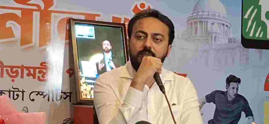 ক্রীড়াক্ষেত্রে দুর্নীতি ও ‘থ্রেট কালচার’ রুখতে কড়া পদক্ষেপের আশ্বাস ক্রীড়ামন্ত্রীর, দ্রুত বৈঠকে বসছেন অভিষেক ডালমিয়া ও ইন্দ্রনীল খাঁ