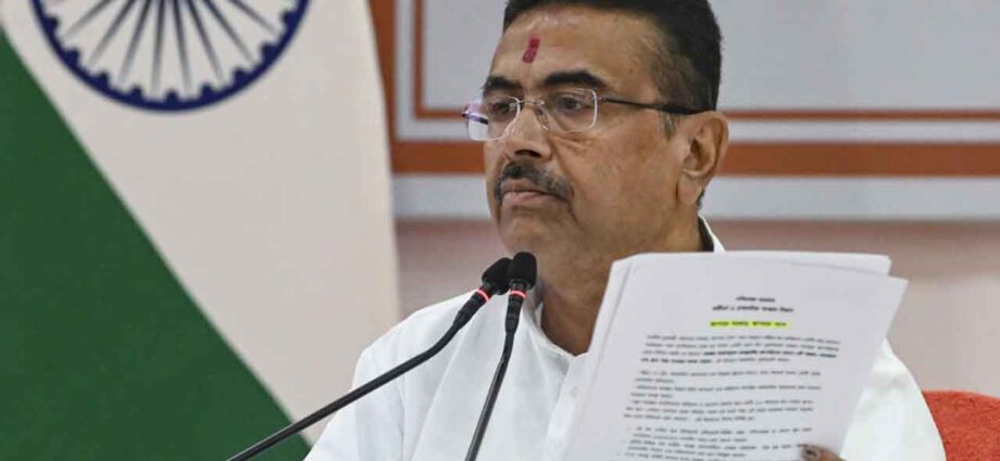 পুলিশ সুরক্ষিত থাকলে তবেই সুরক্ষিত থাকবে জনতা: বাহিনীতে সংস্কার ও বড় নিয়োগের বার্তা মুখ্যমন্ত্রী শুভেন্দুর পুলিশ সুরক্ষিত থাকলে তবেই সুরক্ষিত থাকবে জনতা: বাহিনীতে সংস্কার ও বড় নিয়োগের বার্তা মুখ্যমন্ত্রী শুভেন্দুর