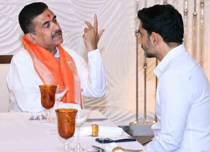 অন্ধ্রের মুখ্যমন্ত্রী চন্দ্রবাবুর পুত্রের সঙ্গে নৈশভোজে শুভেন্দু! দিলেন দু’টি বিশেষ উপহার