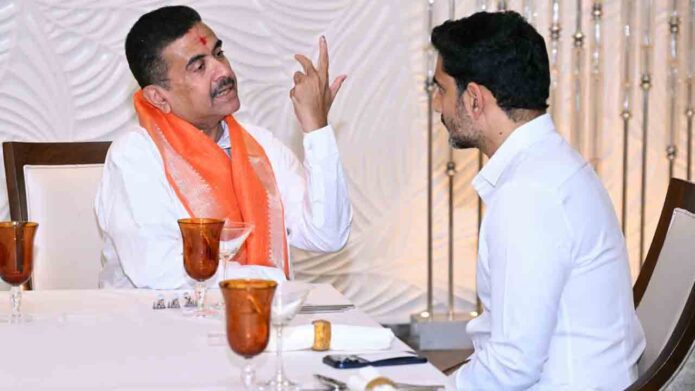 অন্ধ্রের মুখ্যমন্ত্রী চন্দ্রবাবুর পুত্রের সঙ্গে নৈশভোজে শুভেন্দু! দিলেন দু’টি বিশেষ উপহার অন্ধ্রের মুখ্যমন্ত্রী চন্দ্রবাবুর পুত্রের সঙ্গে নৈশভোজে শুভেন্দু! দিলেন দু’টি বিশেষ উপহার