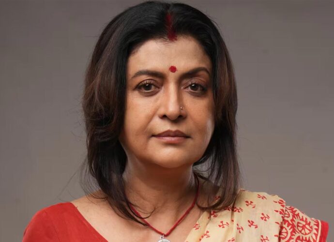 ‘দুই নৌকায় পা দিলে একটা ডুববেই’: রাজনীতি নিয়ে বিস্ফোরক দেবশ্রী রায়, নতুন সরকারকে ঘিরে আশাবাদী অভিনেত্রী ‘দুই নৌকায় পা দিলে একটা ডুববেই’: রাজনীতি নিয়ে বিস্ফোরক দেবশ্রী রায়, নতুন সরকারকে ঘিরে আশাবাদী অভিনেত্রী