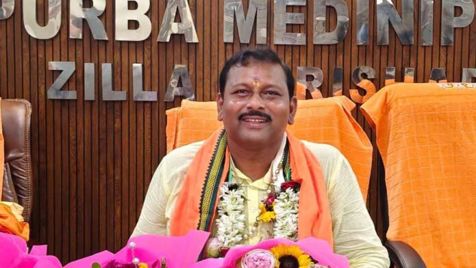 ইতিহাস গড়ল বিজেপি: তৃণমূলের হাতছাড়া পূর্ব মেদিনীপুর জেলা পরিষদ, নতুন সভাধিপতি বামদেব গুছাইত ইতিহাস গড়ল বিজেপি: তৃণমূলের হাতছাড়া পূর্ব মেদিনীপুর জেলা পরিষদ, নতুন সভাধিপতি বামদেব গুছাইত