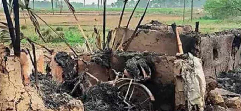 বগটুই গণহত্যার ৪ বছর পর সিবিআইয়ের জালে মূল অভিযুক্ত রোহন শেখ, কলকাতা থেকে গ্রেফতার বগটুই গণহত্যার ৪ বছর পর সিবিআইয়ের জালে মূল অভিযুক্ত রোহন শেখ, কলকাতা থেকে গ্রেফতার