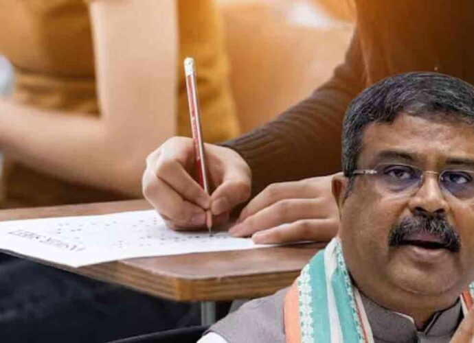 নিট-ইউজি প্রশ্ন ফাঁস বিতর্ক: “অতীতে ভুল হয়েছিল” স্বীকারোক্তি কেন্দ্রীয় শিক্ষামন্ত্রী ধর্মেন্দ্র প্রধানের, পুনঃপরীক্ষায় কড়া নজরদারির দাবি