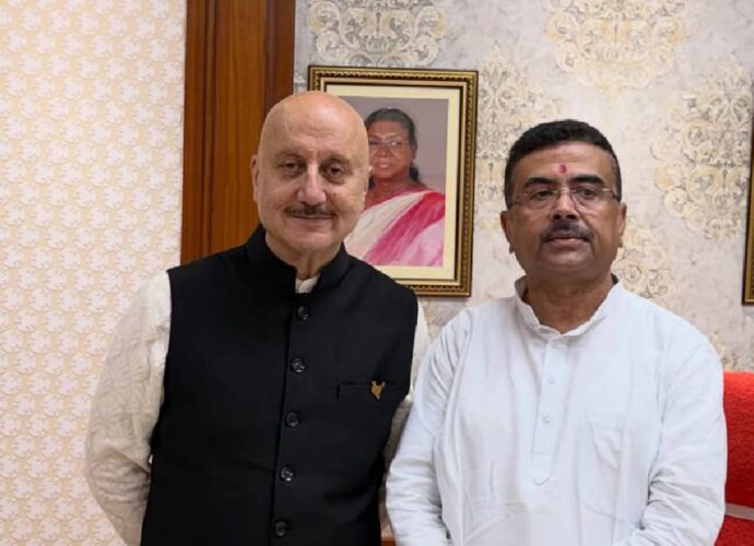 দীর্ঘ ২৬ বছর পর ফের বাংলা ছবি প্রযোজনায় অনুপম খের, পাশে থাকার আশ্বাস দিলেন মুখ্যমন্ত্রী শুভেন্দু অধিকারী