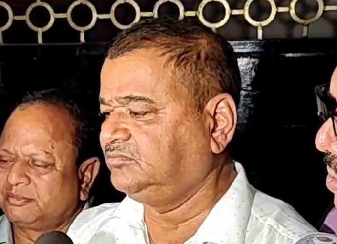 কলকাতা পুরভোটের আগে আড়াআড়ি বিভক্ত শাসকদল, ‘আমরাই আসল তৃণমূল’ দাবি বিক্ষুব্ধ শিবিরের