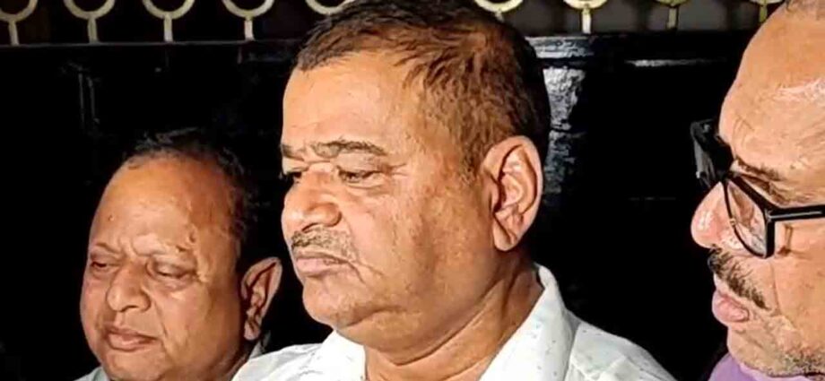 কলকাতা পুরভোটের আগে আড়াআড়ি বিভক্ত শাসকদল, ‘আমরাই আসল তৃণমূল’ দাবি বিক্ষুব্ধ শিবিরের