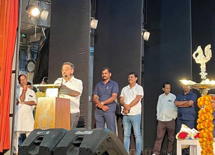 কলকাতা বইমেলার নিয়ন্ত্রণে বদলের ইঙ্গিত: গিল্ডের ‘একাধিপত্য’ ফুরনোর বার্তা রাজ্য বিজেপি সভাপতি শমীক ভট্টাচার্যের