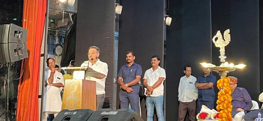কলকাতা বইমেলার নিয়ন্ত্রণে বদলের ইঙ্গিত: গিল্ডের ‘একাধিপত্য’ ফুরনোর বার্তা রাজ্য বিজেপি সভাপতি শমীক ভট্টাচার্যের