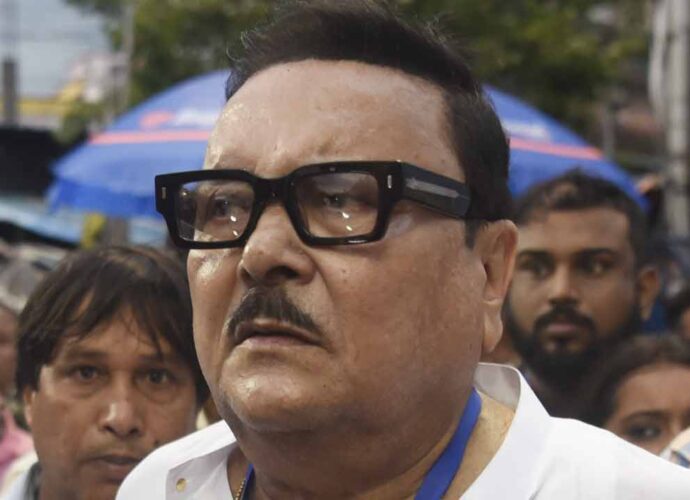মমতা শিবির ত্যাগ করেই মদন মিত্রের নিশানায় অভিষেক, দলের ভাঙন ঘিরে চড়ছে রাজনৈতিক পারদ মমতা শিবির ত্যাগ করেই মদন মিত্রের নিশানায় অভিষেক, দলের ভাঙন ঘিরে চড়ছে রাজনৈতিক পারদ