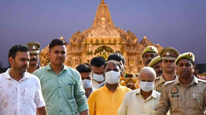 রামমন্দির চুরি-কাণ্ড: ২০২৫-এর কুম্ভমেলার সময়েই লুঠ হয়েছিল সিংহভাগ টাকা, জানাল অযোধ্যা পুলিশ রামমন্দির চুরি-কাণ্ড: ২০২৫-এর কুম্ভমেলার সময়েই লুঠ হয়েছিল সিংহভাগ টাকা, জানাল অযোধ্যা পুলিশ