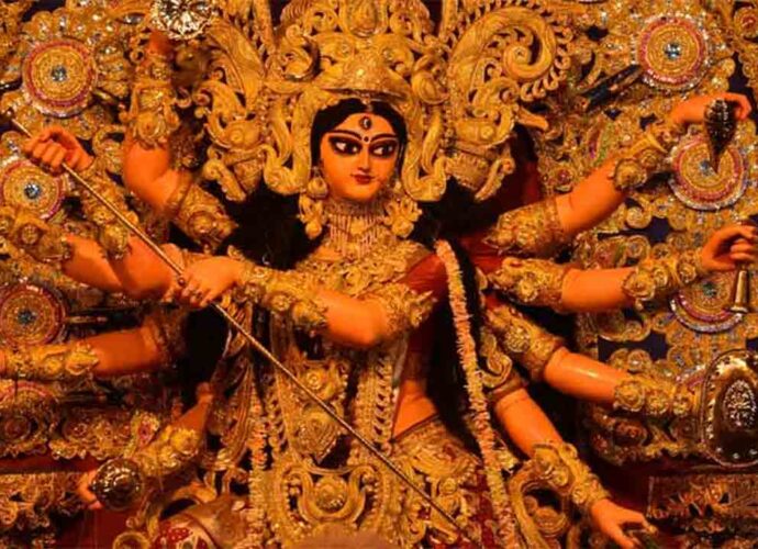 সুজিত বসুর অনুপস্থিতিতে ‘অধিবাসীবৃন্দের পুজো’ শ্রীভূমি, খুঁটি পুজোয় ঘোষিত হলো এবারের থিম ‘হাওয়া মহল’ সুজিত বসুর অনুপস্থিতিতে ‘অধিবাসীবৃন্দের পুজো’ শ্রীভূমি, খুঁটি পুজোয় ঘোষিত হলো এবারের থিম ‘হাওয়া মহল’