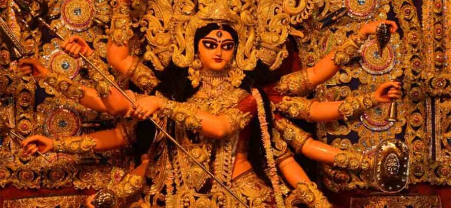 সুজিত বসুর অনুপস্থিতিতে ‘অধিবাসীবৃন্দের পুজো’ শ্রীভূমি, খুঁটি পুজোয় ঘোষিত হলো এবারের থিম ‘হাওয়া মহল’ সুজিত বসুর অনুপস্থিতিতে ‘অধিবাসীবৃন্দের পুজো’ শ্রীভূমি, খুঁটি পুজোয় ঘোষিত হলো এবারের থিম ‘হাওয়া মহল’