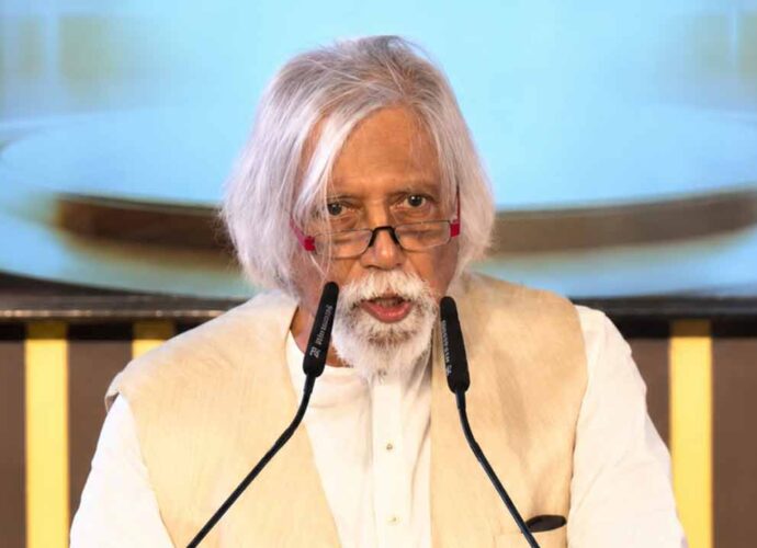 ‘রাজনীতির ঊর্ধ্বে থেকে বাঙালির পরিবর্তনকামী স্পৃহাকেই উদ্‌যাপন করছে বছরের বেস্ট সন্ধ্যা’: অভীক সরকার