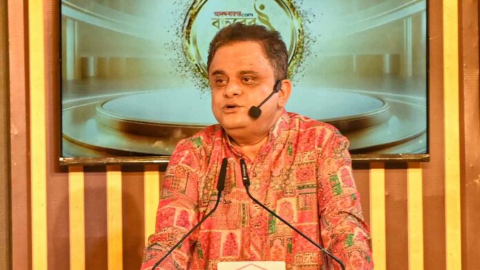 ডিম হামলার ‘ট্রেন্ড’ নিয়ে ‘বছরের বেস্ট’ সন্ধ্যার মঞ্চে রসিকতা প্রাক্তন মন্ত্রী ব্রাত্য বসুর ডিম হামলার ‘ট্রেন্ড’ নিয়ে ‘বছরের বেস্ট’ সন্ধ্যার মঞ্চে রসিকতা প্রাক্তন মন্ত্রী ব্রাত্য বসুর