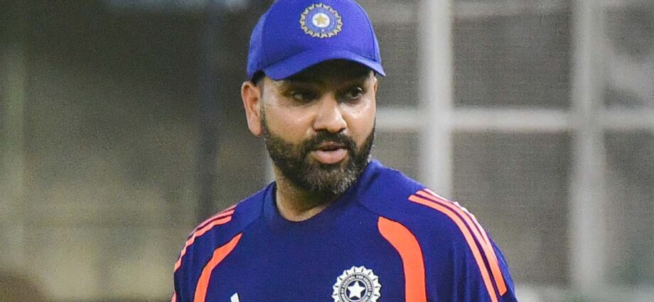 লর্ডসে শতরান করে অবসর জল্পনা ও সমালোচকদের কড়া জবাব রোহিত শর্মার: ‘মাঠে পারফর্ম করাই আমার কাজ’ লর্ডসে শতরান করে অবসর জল্পনা ও সমালোচকদের কড়া জবাব রোহিত শর্মার: ‘মাঠে পারফর্ম করাই আমার কাজ’