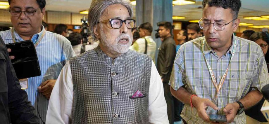 এনডিএ-র সংসদীয় দলের বৈঠকে ডাক পেল এনসিপিআই, মোদী সরকারের পাশেই থাকার বার্তা সুদীপদের এনডিএ-র সংসদীয় দলের বৈঠকে ডাক পেল এনসিপিআই, মোদী সরকারের পাশেই থাকার বার্তা সুদীপদের