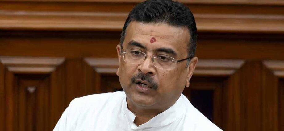 এক যুগ পর বিধানসভায় ২১ জুলাই তদন্ত কমিশনের রিপোর্ট পেশ: শুভেন্দুর তোপ মমতাকে, আড়াল করার বিস্ফোরক অভিযোগ এক যুগ পর বিধানসভায় ২১ জুলাই তদন্ত কমিশনের রিপোর্ট পেশ: শুভেন্দুর তোপ মমতাকে, আড়াল করার বিস্ফোরক অভিযোগ