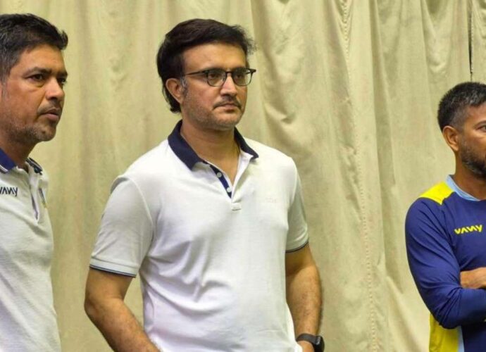 ইডেনে সিএবি-র ‘ভিশন ২০২৮’ শিবিরে সৌরভ: দিন্ডা-লক্ষ্মী-উৎপলদের সঙ্গে নিয়ে উঠতি ক্রিকেটারদের দিলেন সাফল্যের বার্তা ইডেনে সিএবি-র ‘ভিশন ২০২৮’ শিবিরে সৌরভ: দিন্ডা-লক্ষ্মী-উৎপলদের সঙ্গে নিয়ে উঠতি ক্রিকেটারদের দিলেন সাফল্যের বার্তা