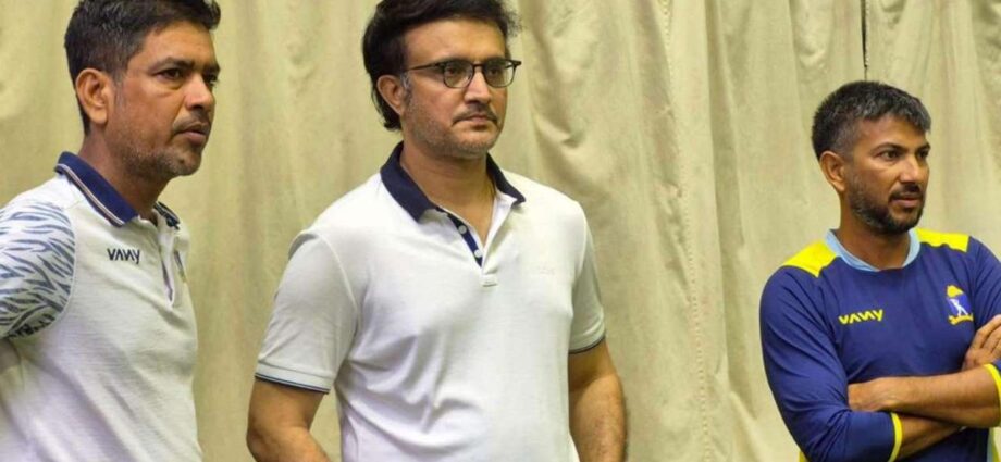 ইডেনে সিএবি-র ‘ভিশন ২০২৮’ শিবিরে সৌরভ: দিন্ডা-লক্ষ্মী-উৎপলদের সঙ্গে নিয়ে উঠতি ক্রিকেটারদের দিলেন সাফল্যের বার্তা ইডেনে সিএবি-র ‘ভিশন ২০২৮’ শিবিরে সৌরভ: দিন্ডা-লক্ষ্মী-উৎপলদের সঙ্গে নিয়ে উঠতি ক্রিকেটারদের দিলেন সাফল্যের বার্তা