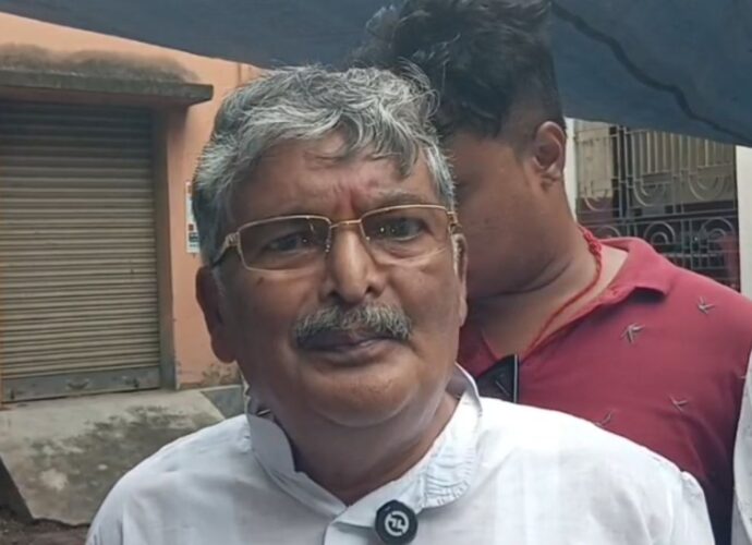২১ জুলাইয়ের সকালে গ্রেফতার চুঁচুড়ার প্রাক্তন তৃণমূল বিধায়ক অসিত মজুমদার, বিকেলে মিলল জামিন ২১ জুলাইয়ের সকালে গ্রেফতার চুঁচুড়ার প্রাক্তন তৃণমূল বিধায়ক অসিত মজুমদার, বিকেলে মিলল জামিন