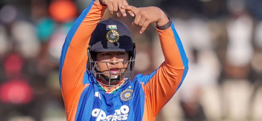 জিম্বাবুয়েকে হারিয়ে খরা কাটাল ভারত: বৈভব সূর্যবংশীর বিশ্বরেকর্ড, আন্তর্জাতিক ক্রিকেটে দুর্দান্ত প্রত্যাবর্তন মায়াঙ্কের জিম্বাবুয়েকে হারিয়ে খরা কাটাল ভারত: বৈভব সূর্যবংশীর বিশ্বরেকর্ড, আন্তর্জাতিক ক্রিকেটে দুর্দান্ত প্রত্যাবর্তন মায়াঙ্কের