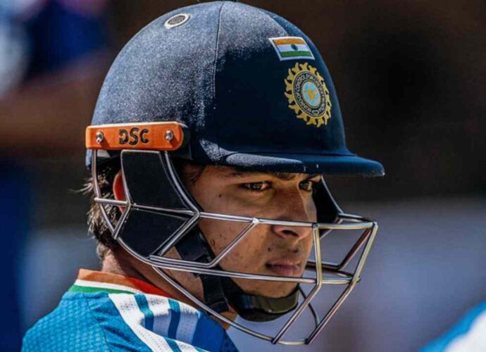জিম্বাবোয়ে সিরিজে রেকর্ড সাফল্য বৈভবের, টুপি কাণ্ড নিয়ে নেটপাড়ায় তুঙ্গে বিতর্ক