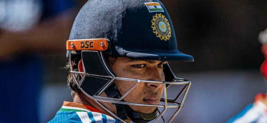 জিম্বাবোয়ে সিরিজে রেকর্ড সাফল্য বৈভবের, টুপি কাণ্ড নিয়ে নেটপাড়ায় তুঙ্গে বিতর্ক