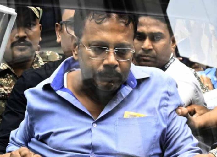 আরজি কর দুর্নীতি মামলা: জামিন পেতে সুপ্রিম কোর্টের দ্বারস্থ প্রাক্তন অধ্যক্ষ সন্দীপ ঘোষ আরজি কর দুর্নীতি মামলা: জামিন পেতে সুপ্রিম কোর্টের দ্বারস্থ প্রাক্তন অধ্যক্ষ সন্দীপ ঘোষ