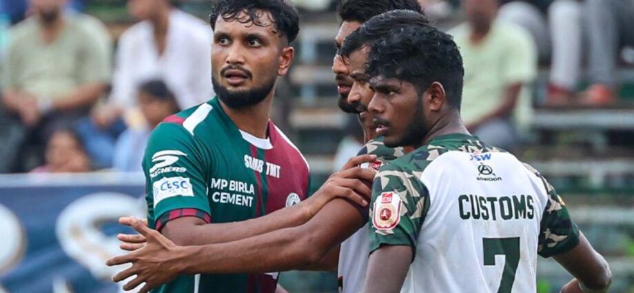 কলকাতা লিগে কাস্টমসের কাছে হার মোহনবাগানের, শিরোপার লড়াইয়ে ধাক্কা বাস্তব রায়ের দলের কলকাতা লিগে কাস্টমসের কাছে হার মোহনবাগানের, শিরোপার লড়াইয়ে ধাক্কা বাস্তব রায়ের দলের