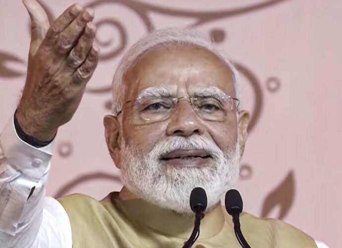 মাইসুরুর রামকৃষ্ণ আশ্রমের মঞ্চে প্রধানমন্ত্রী: বিতর্ক ও বিরোধীদের কটাক্ষের আবহেই যুবশক্তির প্রশংসা মোদীর মাইসুরুর রামকৃষ্ণ আশ্রমের মঞ্চে প্রধানমন্ত্রী: বিতর্ক ও বিরোধীদের কটাক্ষের আবহেই যুবশক্তির প্রশংসা মোদীর