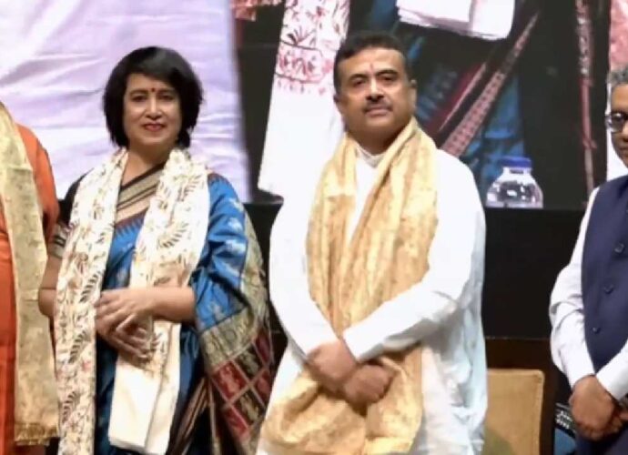 ‘ইতিহাস মনে রাখে কারা দরজা বন্ধ করেছিল, মনে রাখবে কারা দরজা খুলেছিল’! শুভেন্দুর থেকে সংবর্ধনা পেয়ে বললেন তসলিমা ‘ইতিহাস মনে রাখে কারা দরজা বন্ধ করেছিল, মনে রাখবে কারা দরজা খুলেছিল’! শুভেন্দুর থেকে সংবর্ধনা পেয়ে বললেন তসলিমা