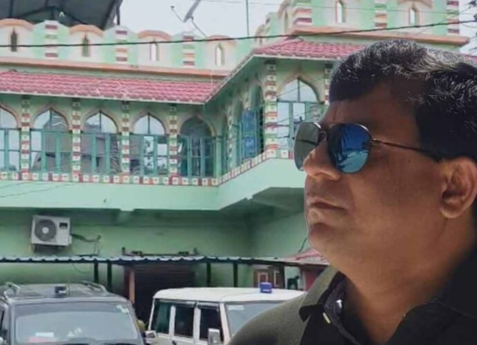 বীরভূমে ‘পাথরসম্রাট’ টুলু মণ্ডলের ৩২ কোটির বাজেয়াপ্ত পাথর নিলামের সিদ্ধান্ত জেলা প্রশাসনের