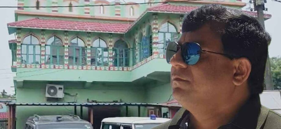বীরভূমে ‘পাথরসম্রাট’ টুলু মণ্ডলের ৩২ কোটির বাজেয়াপ্ত পাথর নিলামের সিদ্ধান্ত জেলা প্রশাসনের বীরভূমে ‘পাথরসম্রাট’ টুলু মণ্ডলের ৩২ কোটির বাজেয়াপ্ত পাথর নিলামের সিদ্ধান্ত জেলা প্রশাসনের