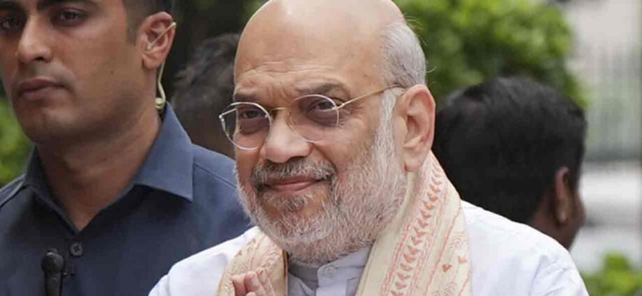 শিলিগুড়িতে কেন্দ্রীয় স্বরাষ্ট্রমন্ত্রী অমিত শাহ: সীমান্ত নিরাপত্তা ও পাহাড়ের সমস্যা নিয়ে একাধিক গুরুত্বপূর্ণ বৈঠক