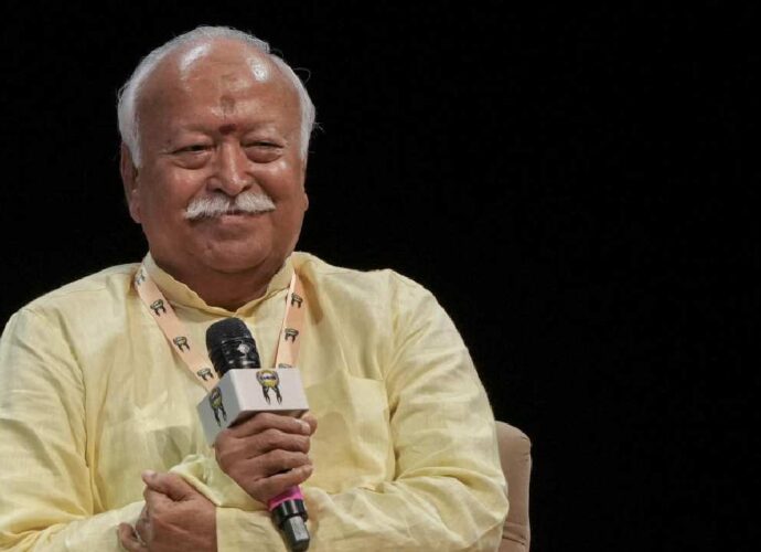 শিক্ষাব্যবস্থা ও তরুণ প্রজন্মের প্রতিবাদ নিয়ে বার্তা: আন্দোলনকারীরা ‘দেশদ্রোহী’ নন, স্পষ্ট জানালেন আরএসএস প্রধান মোহন ভাগবত শিক্ষাব্যবস্থা ও তরুণ প্রজন্মের প্রতিবাদ নিয়ে বার্তা: আন্দোলনকারীরা ‘দেশদ্রোহী’ নন, স্পষ্ট জানালেন আরএসএস প্রধান মোহন ভাগবত
