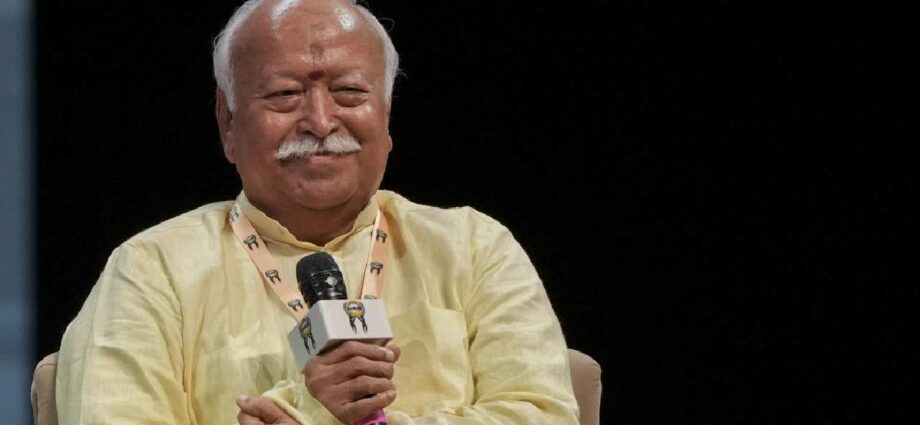 শিক্ষাব্যবস্থা ও তরুণ প্রজন্মের প্রতিবাদ নিয়ে বার্তা: আন্দোলনকারীরা ‘দেশদ্রোহী’ নন, স্পষ্ট জানালেন আরএসএস প্রধান মোহন ভাগবত