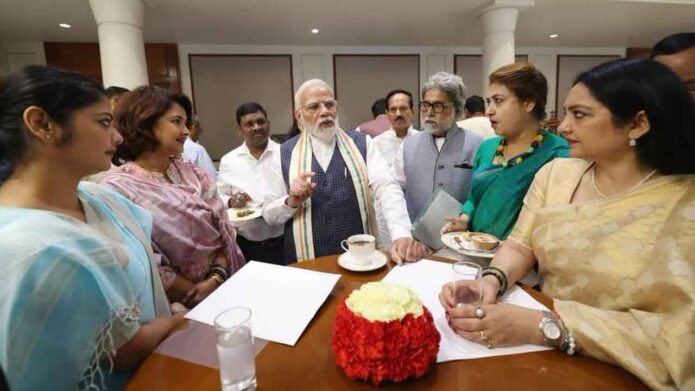 প্রধানমন্ত্রীর বাসভবনে প্রাতরাশ বৈঠকে এনসিপিআই সাংসদেরা, যোগ দিলেন তিন ‘বেসুরো’ সদস্যও প্রধানমন্ত্রীর বাসভবনে প্রাতরাশ বৈঠকে এনসিপিআই সাংসদেরা, যোগ দিলেন তিন ‘বেসুরো’ সদস্যও