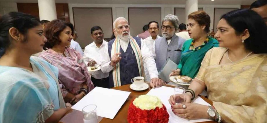 প্রধানমন্ত্রীর বাসভবনে প্রাতরাশ বৈঠকে এনসিপিআই সাংসদেরা, যোগ দিলেন তিন ‘বেসুরো’ সদস্যও প্রধানমন্ত্রীর বাসভবনে প্রাতরাশ বৈঠকে এনসিপিআই সাংসদেরা, যোগ দিলেন তিন ‘বেসুরো’ সদস্যও