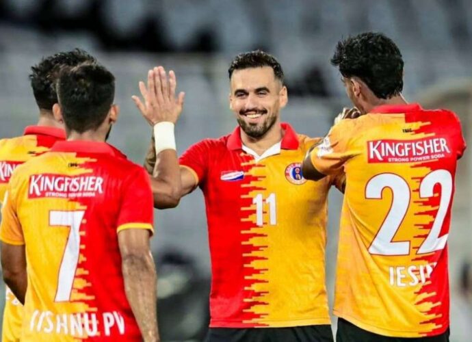 সাউথ ইউনাইটেডকে ৫-০ গোলে উড়িয়ে কোয়ার্টার ফাইনালের দৌড়ে অ্যাডভান্টেজ ইস্টবেঙ্গলের
