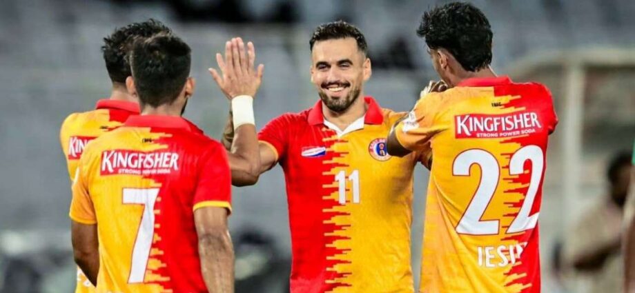 সাউথ ইউনাইটেডকে ৫-০ গোলে উড়িয়ে কোয়ার্টার ফাইনালের দৌড়ে অ্যাডভান্টেজ ইস্টবেঙ্গলের সাউথ ইউনাইটেডকে ৫-০ গোলে উড়িয়ে কোয়ার্টার ফাইনালের দৌড়ে অ্যাডভান্টেজ ইস্টবেঙ্গলের