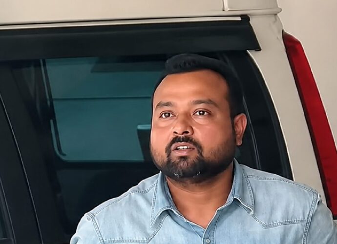 পর পর দু’দিন জিজ্ঞাসাবাদের পর পুনরায় তলব: আজ ফের ভবানী ভবনে সিআইডি-র মুখোমুখি অভিষেক বন্দ্যোপাধ্যায়ের আপ্তসহায়ক পর পর দু’দিন জিজ্ঞাসাবাদের পর পুনরায় তলব: আজ ফের ভবানী ভবনে সিআইডি-র মুখোমুখি অভিষেক বন্দ্যোপাধ্যায়ের আপ্তসহায়ক