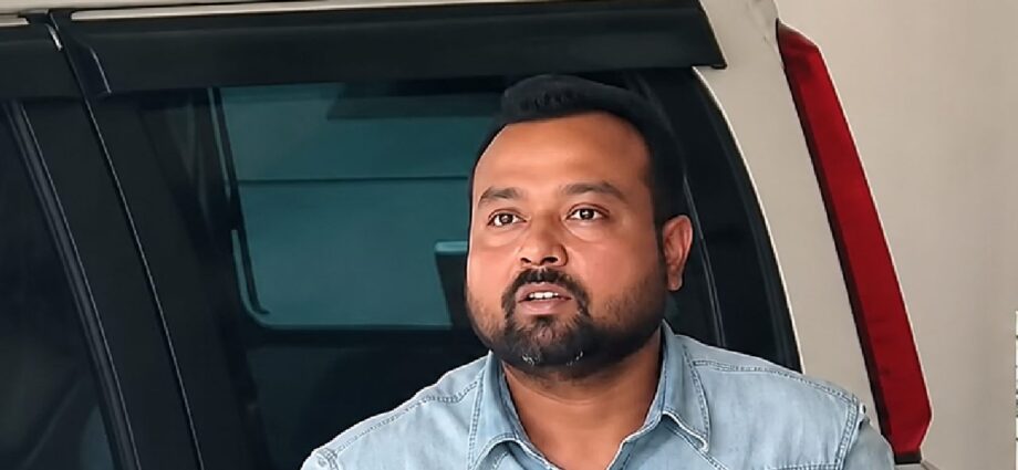 পর পর দু’দিন জিজ্ঞাসাবাদের পর পুনরায় তলব: আজ ফের ভবানী ভবনে সিআইডি-র মুখোমুখি অভিষেক বন্দ্যোপাধ্যায়ের আপ্তসহায়ক পর পর দু’দিন জিজ্ঞাসাবাদের পর পুনরায় তলব: আজ ফের ভবানী ভবনে সিআইডি-র মুখোমুখি অভিষেক বন্দ্যোপাধ্যায়ের আপ্তসহায়ক