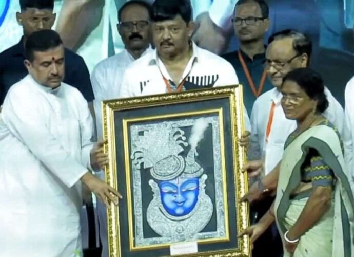 “মেয়ে ‘নির্যাতিতা’ নয়, ডক্টর হিসেবে বাঁচুক”, অভয়ার দ্বিতীয় মৃত্যুবার্ষিকীতে সিবিআই তদন্তের বাইরে নতুন মামলার নির্দেশ মুখ্যমন্ত্রীর “মেয়ে ‘নির্যাতিতা’ নয়, ডক্টর হিসেবে বাঁচুক”, অভয়ার দ্বিতীয় মৃত্যুবার্ষিকীতে সিবিআই তদন্তের বাইরে নতুন মামলার নির্দেশ মুখ্যমন্ত্রীর