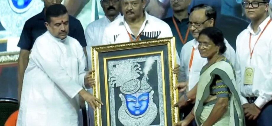 “মেয়ে ‘নির্যাতিতা’ নয়, ডক্টর হিসেবে বাঁচুক”, অভয়ার দ্বিতীয় মৃত্যুবার্ষিকীতে সিবিআই তদন্তের বাইরে নতুন মামলার নির্দেশ মুখ্যমন্ত্রীর “মেয়ে ‘নির্যাতিতা’ নয়, ডক্টর হিসেবে বাঁচুক”, অভয়ার দ্বিতীয় মৃত্যুবার্ষিকীতে সিবিআই তদন্তের বাইরে নতুন মামলার নির্দেশ মুখ্যমন্ত্রীর